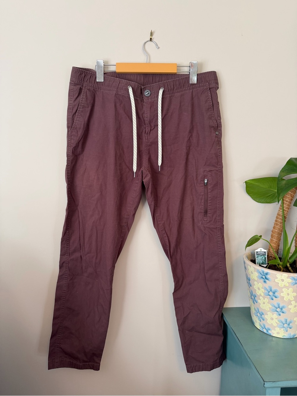 Vuori Men's Cargo Pants in Burgundy Wine
